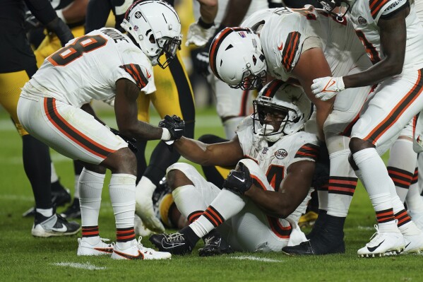 Nick Chubb s injury underscores running backs pleas for bigger